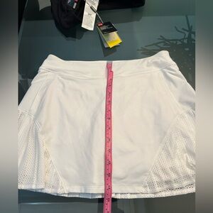 White Under Armour heatgear skort size m. NWOT